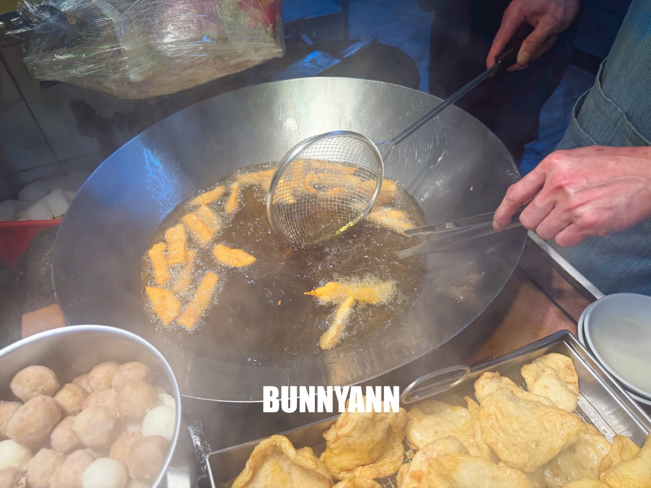 萬年大樓美食「貝玉天婦羅」超強，現炸酥脆天婦羅配魷魚羹，在地人從小吃到大的老字號！