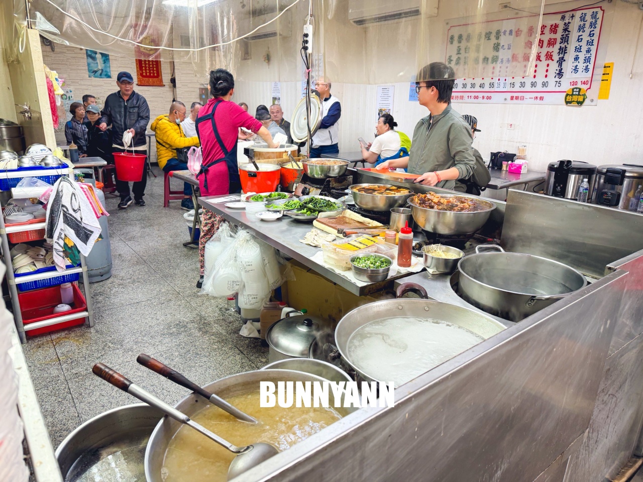 當地人才知道這間，卻是鮮魚湯店家，點個一碗就很滿足，滷肉飯也是招牌