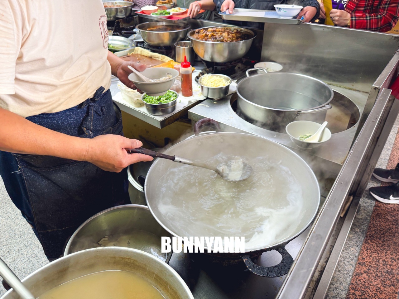 當地人才知道這間，卻是鮮魚湯店家，點個一碗就很滿足，滷肉飯也是招牌