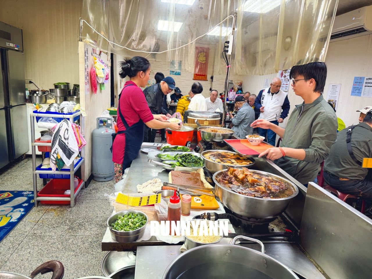 當地人才知道這間，卻是鮮魚湯店家，點個一碗就很滿足，滷肉飯也是招牌