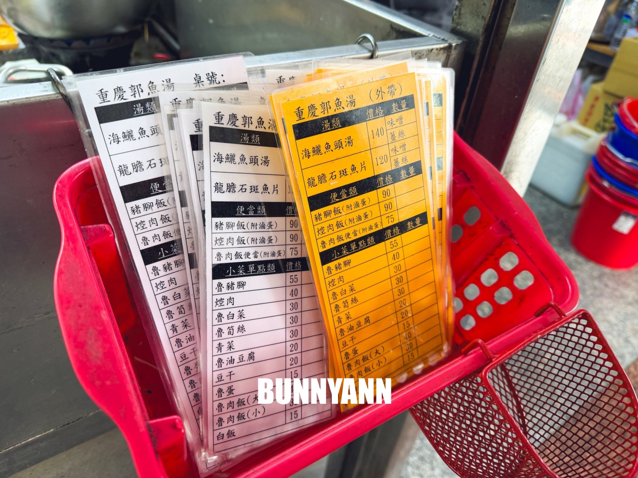 當地人才知道這間，卻是鮮魚湯店家，點個一碗就很滿足，滷肉飯也是招牌