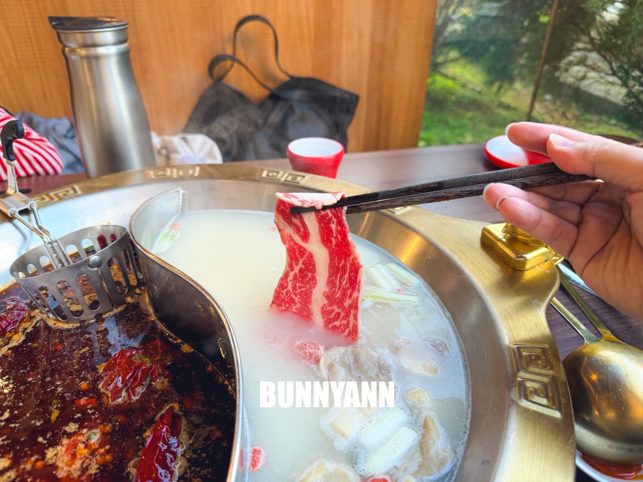 只有當地人才知道，卻是鴛鴦鍋店家，點個牛魔王就很夠吃，功夫菜也是招牌