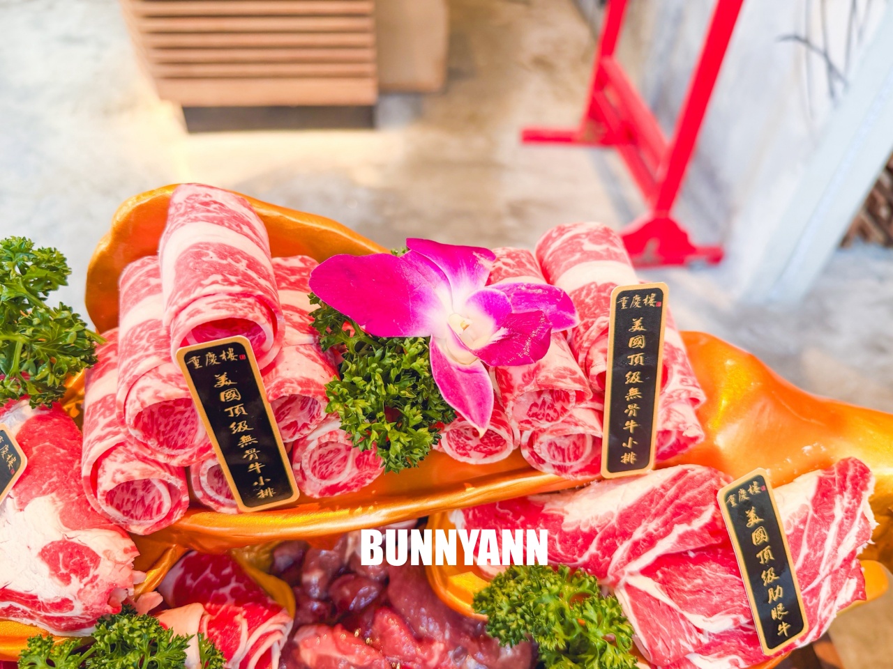 只有當地人才知道，卻是鴛鴦鍋店家，點個牛魔王就很夠吃，功夫菜也是招牌