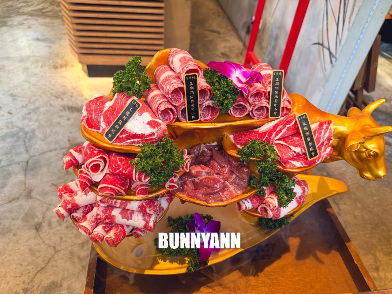 只有當地人才知道，卻是鴛鴦鍋店家，點個牛魔王就很夠吃，功夫菜也是招牌