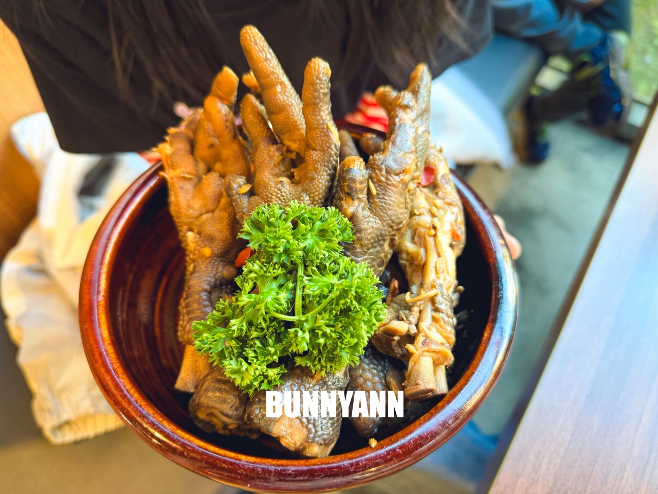 只有當地人才知道，卻是鴛鴦鍋店家，點個牛魔王就很夠吃，功夫菜也是招牌