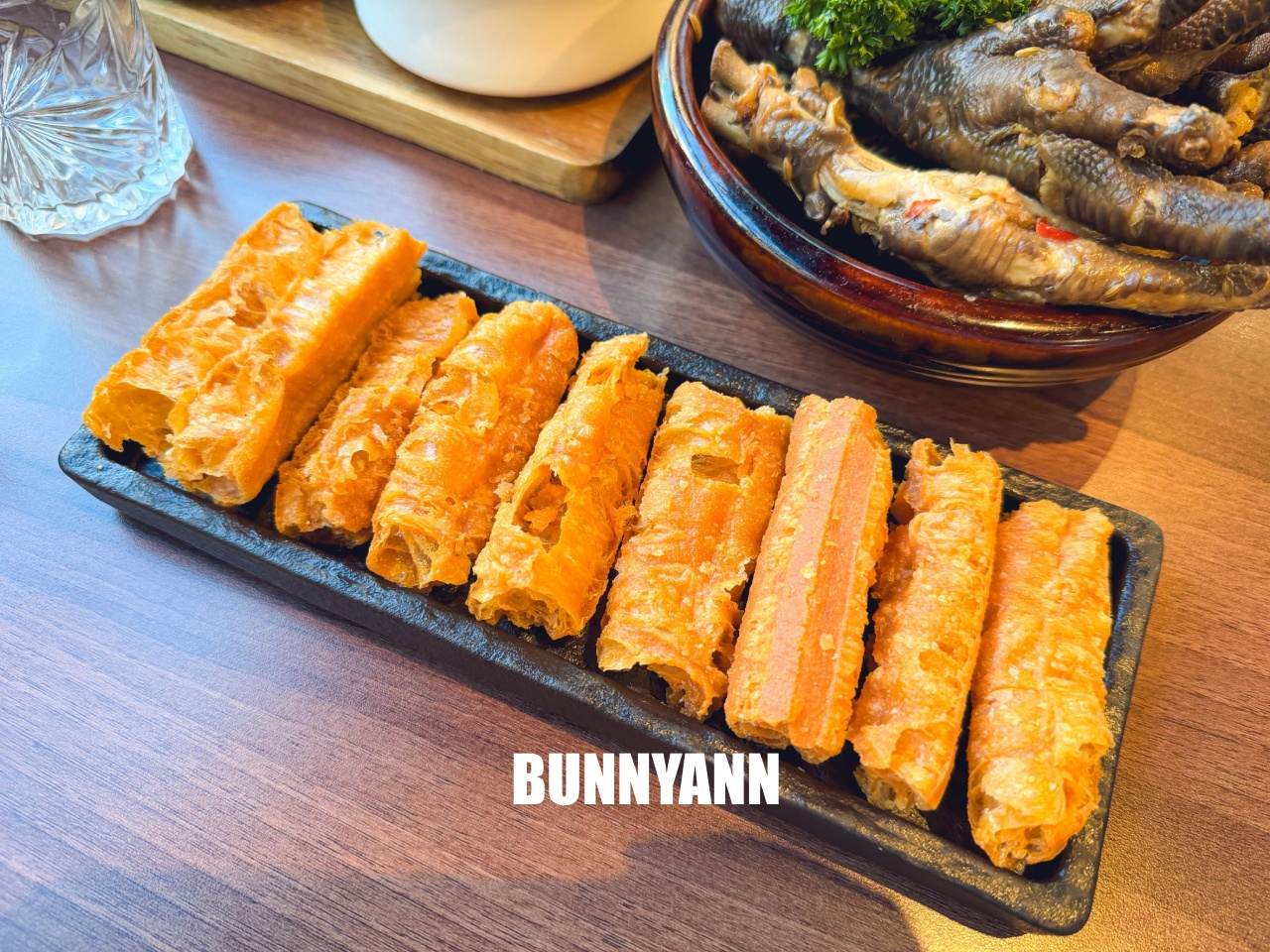 只有當地人才知道，卻是鴛鴦鍋店家，點個牛魔王就很夠吃，功夫菜也是招牌