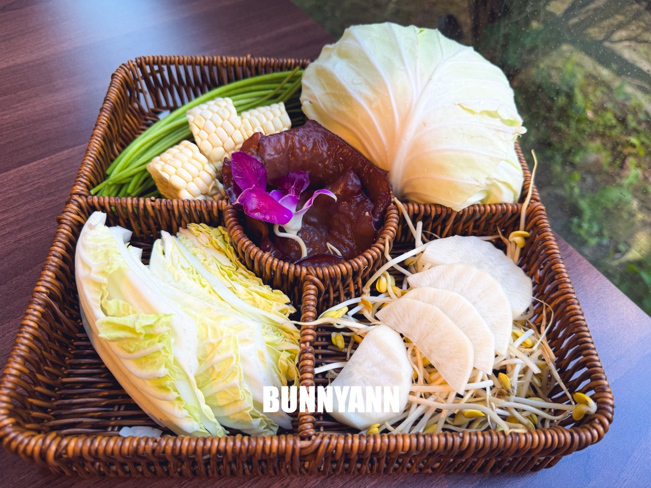 只有當地人才知道，卻是鴛鴦鍋店家，點個牛魔王就很夠吃，功夫菜也是招牌