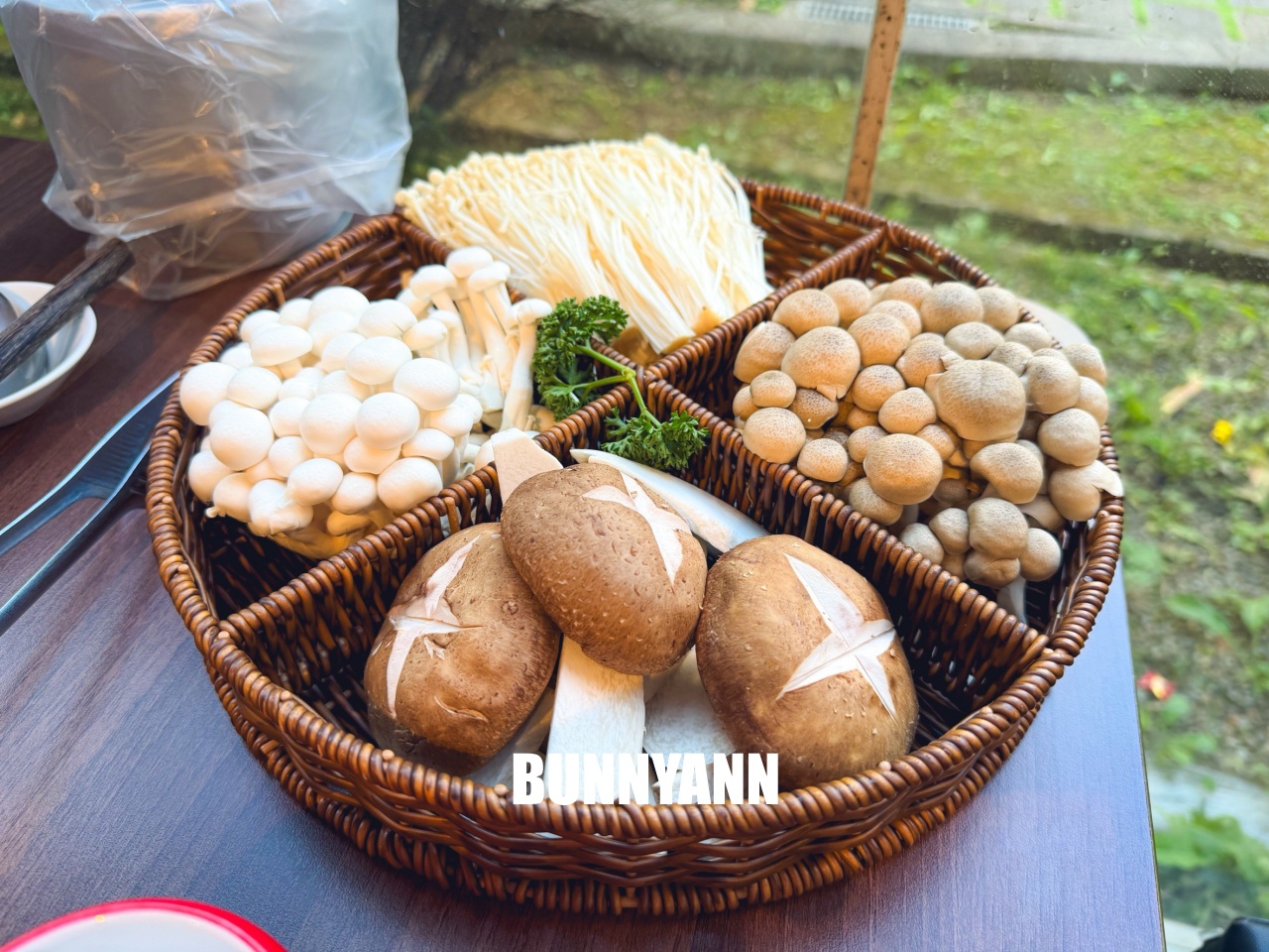 只有當地人才知道，卻是鴛鴦鍋店家，點個牛魔王就很夠吃，功夫菜也是招牌