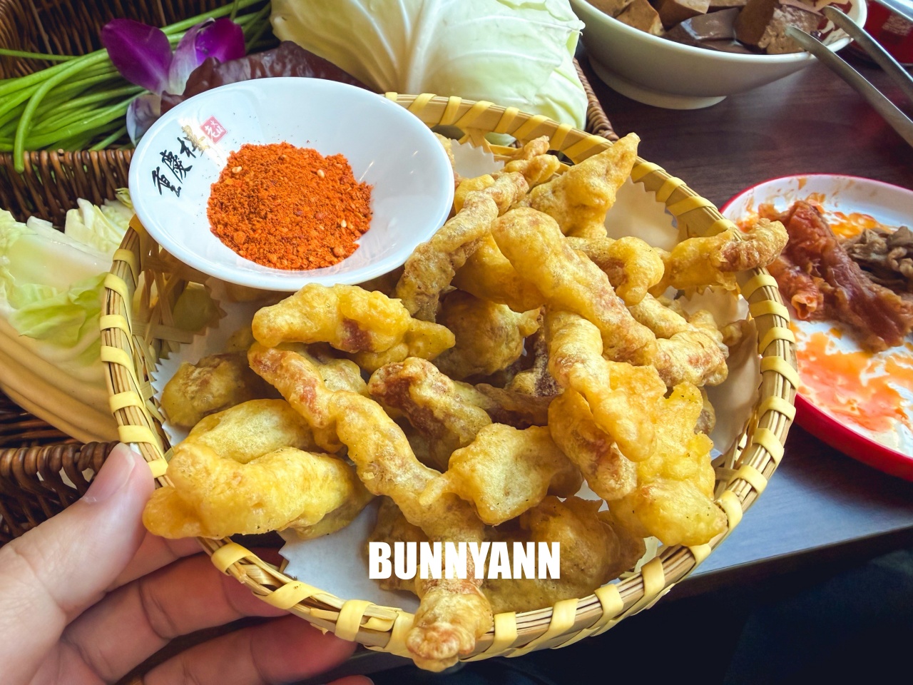 只有當地人才知道，卻是鴛鴦鍋店家，點個牛魔王就很夠吃，功夫菜也是招牌