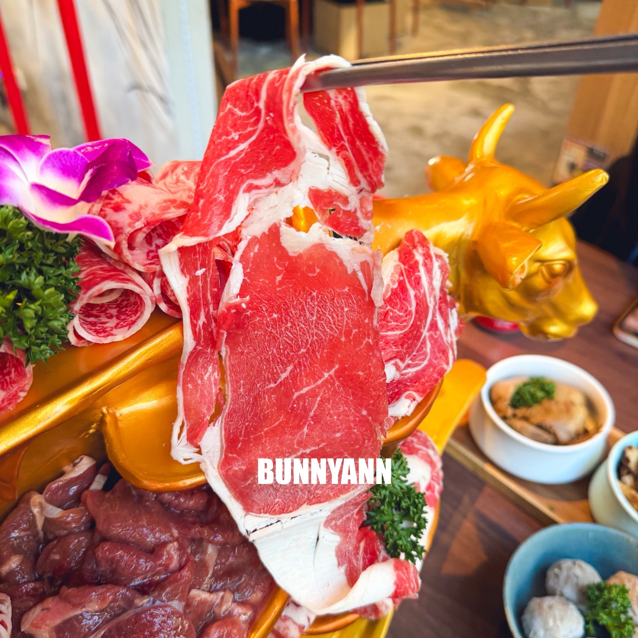 只有當地人才知道，卻是鴛鴦鍋店家，點個牛魔王就很夠吃，功夫菜也是招牌