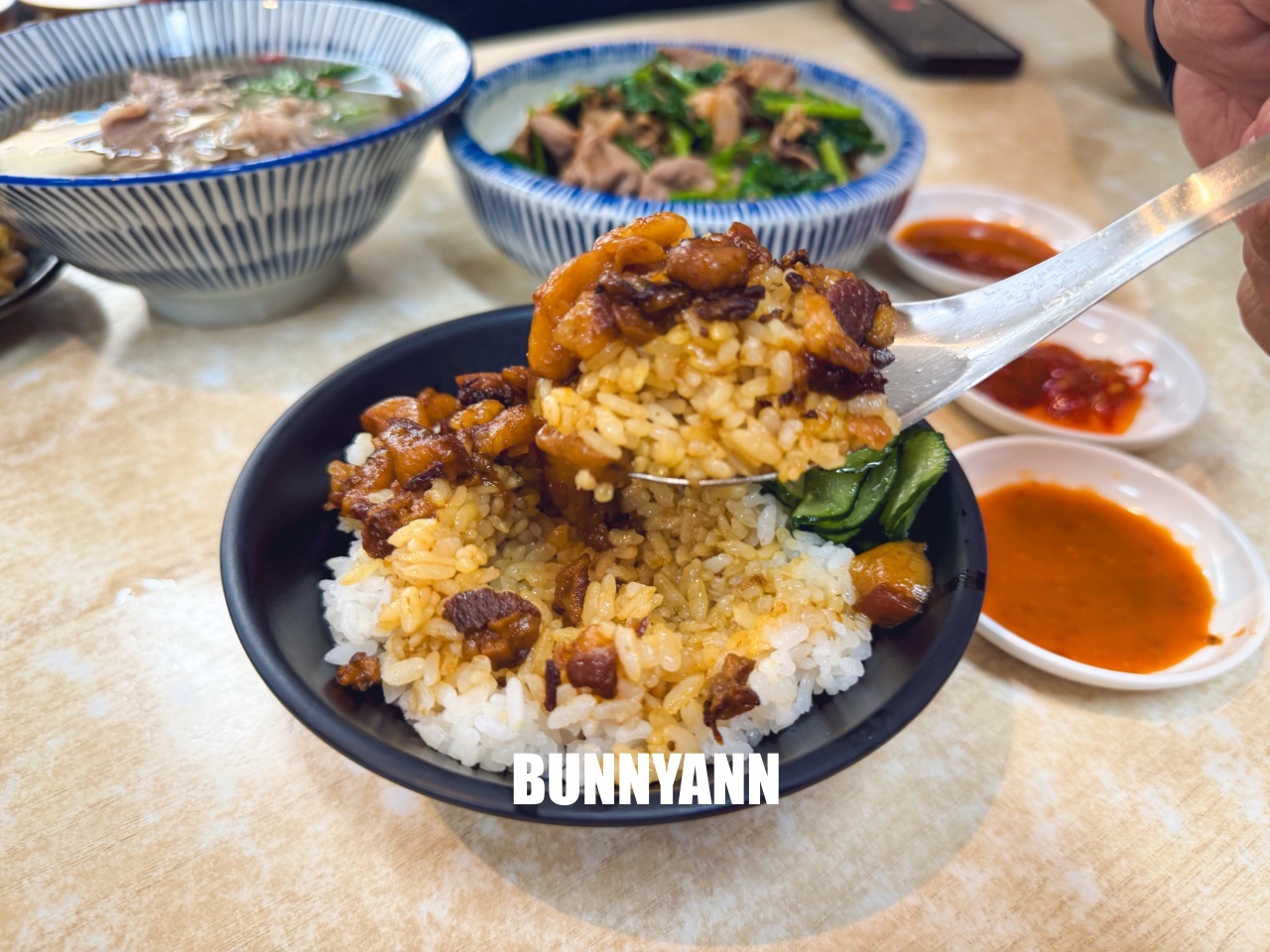 知道的人很少,卻是羊肉湯店,滷肉飯配清燉羊排湯是招牌 知道的人很少,卻是羊肉湯店,滷肉飯配清燉羊排湯是招牌