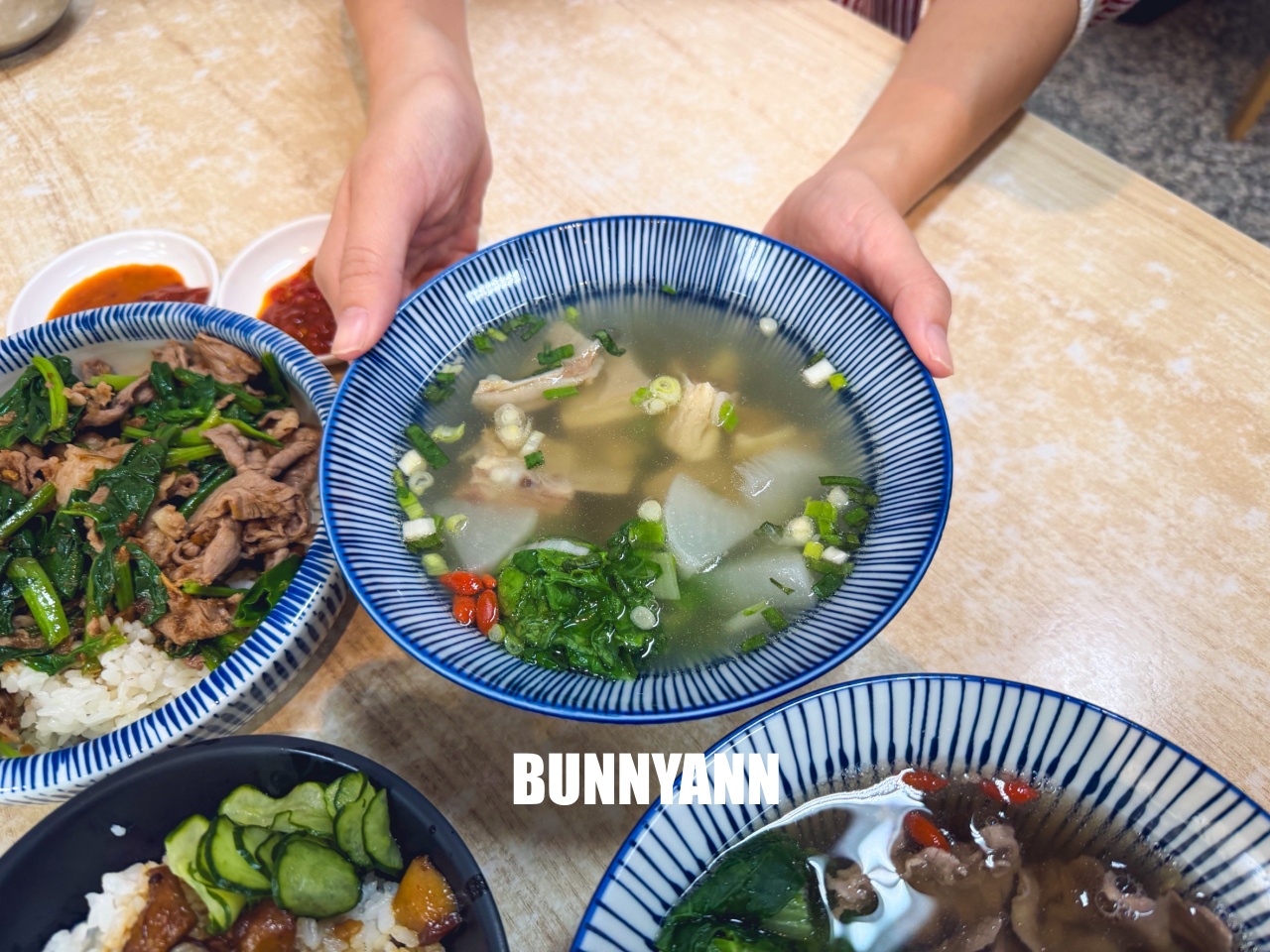 知道的人很少,卻是羊肉湯店,滷肉飯配清燉羊排湯是招牌 知道的人很少,卻是羊肉湯店,滷肉飯配清燉羊排湯是招牌