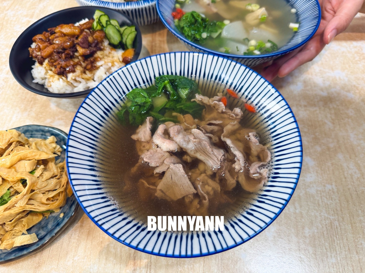 知道的人很少,卻是羊肉湯店,滷肉飯配清燉羊排湯是招牌 知道的人很少,卻是羊肉湯店,滷肉飯配清燉羊排湯是招牌