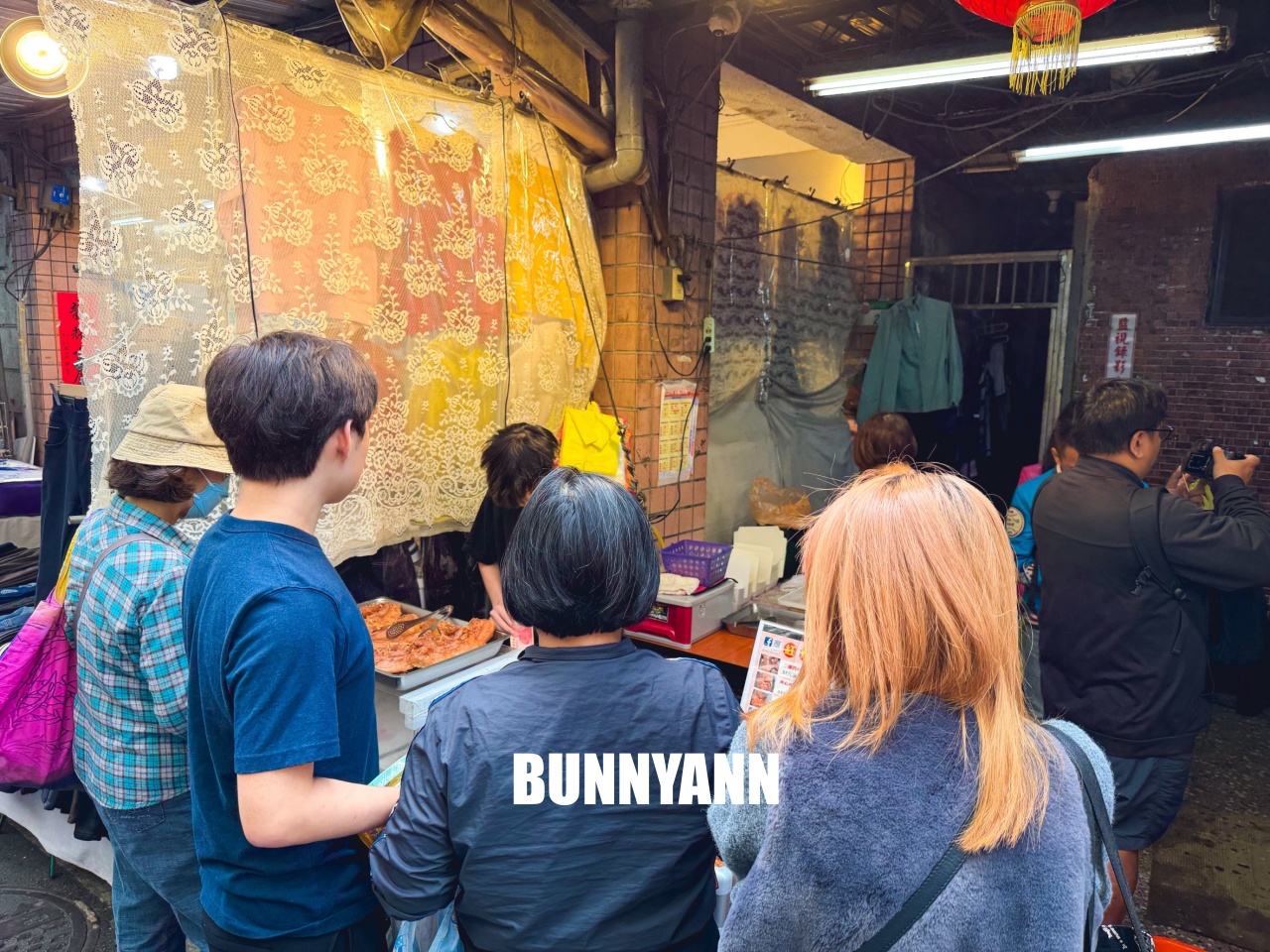 大稻埕最強「阿角紅燒肉劉美麗」，傳說中神級美味，六種部位任你挑！