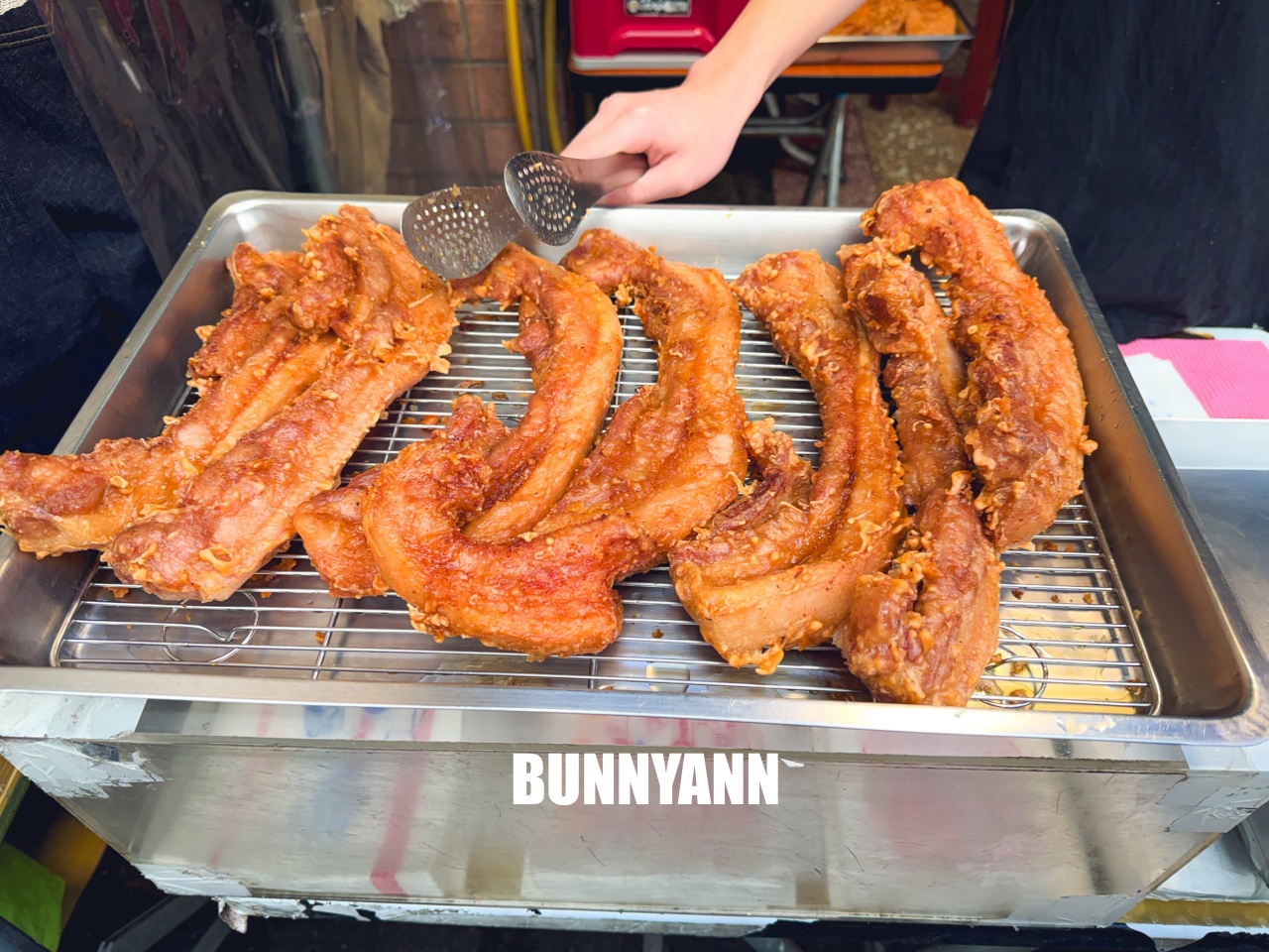 大稻埕最強「阿角紅燒肉劉美麗」，傳說中神級美味，六種部位任你挑！