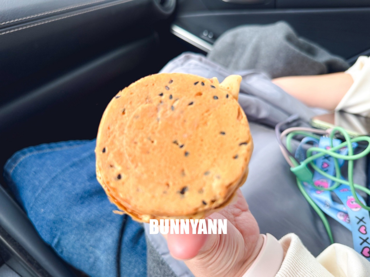 嘉義三十年老字號「陳媽媽紅豆餅」，CP值超高一顆只要10元的爆漿美味！