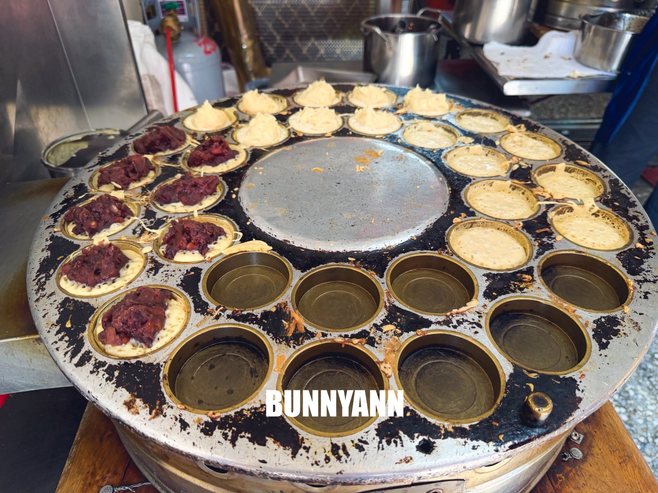 嘉義三十年老字號「陳媽媽紅豆餅」，CP值超高一顆只要10元的爆漿美味！