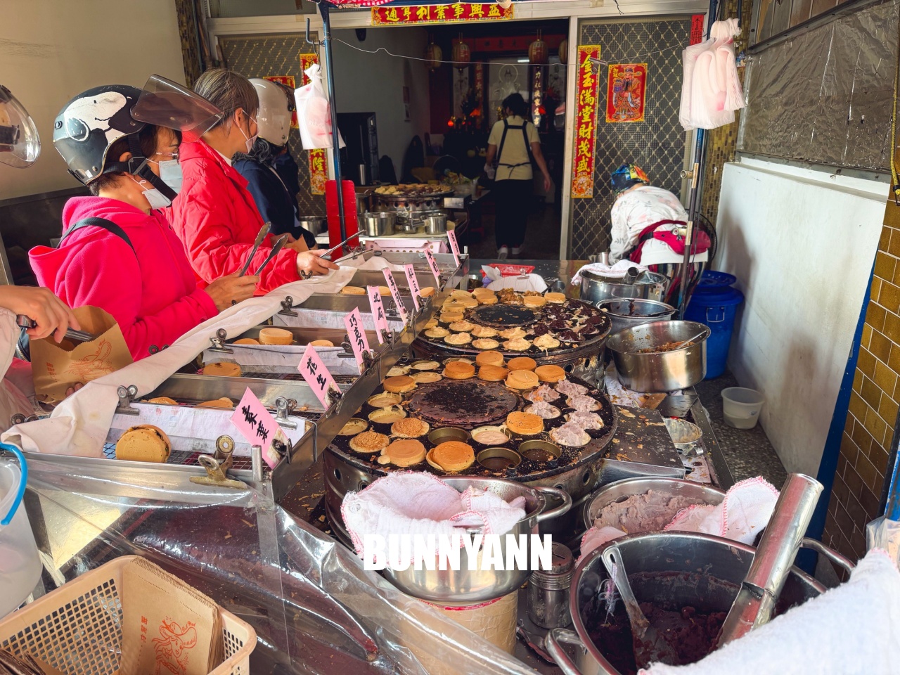 嘉義三十年老字號「陳媽媽紅豆餅」，CP值超高一顆只要10元的爆漿美味！