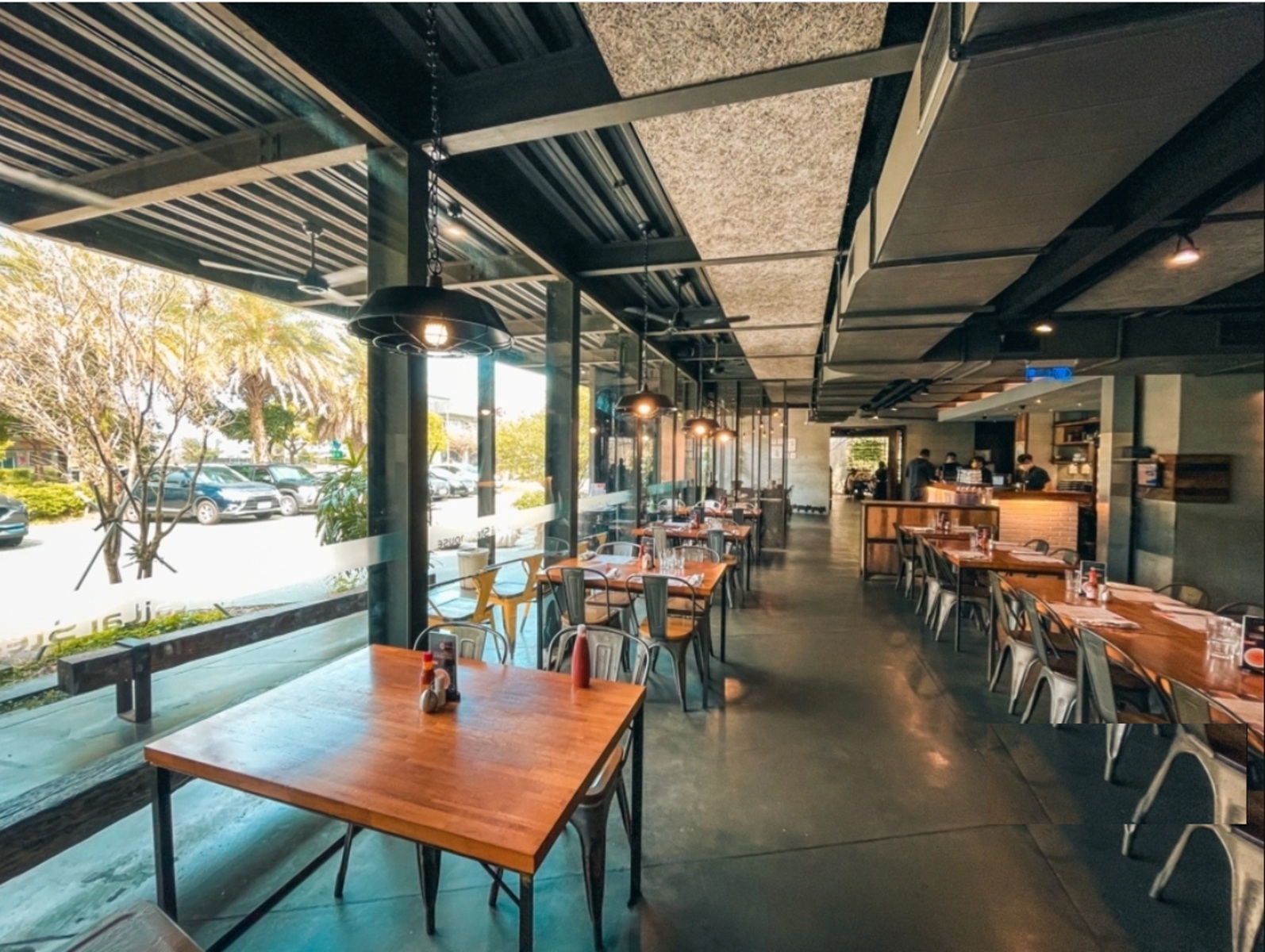 宜蘭【來來牛排館】牛排的肉質鮮嫩多汁，價格也很實在，CP值真的超高！