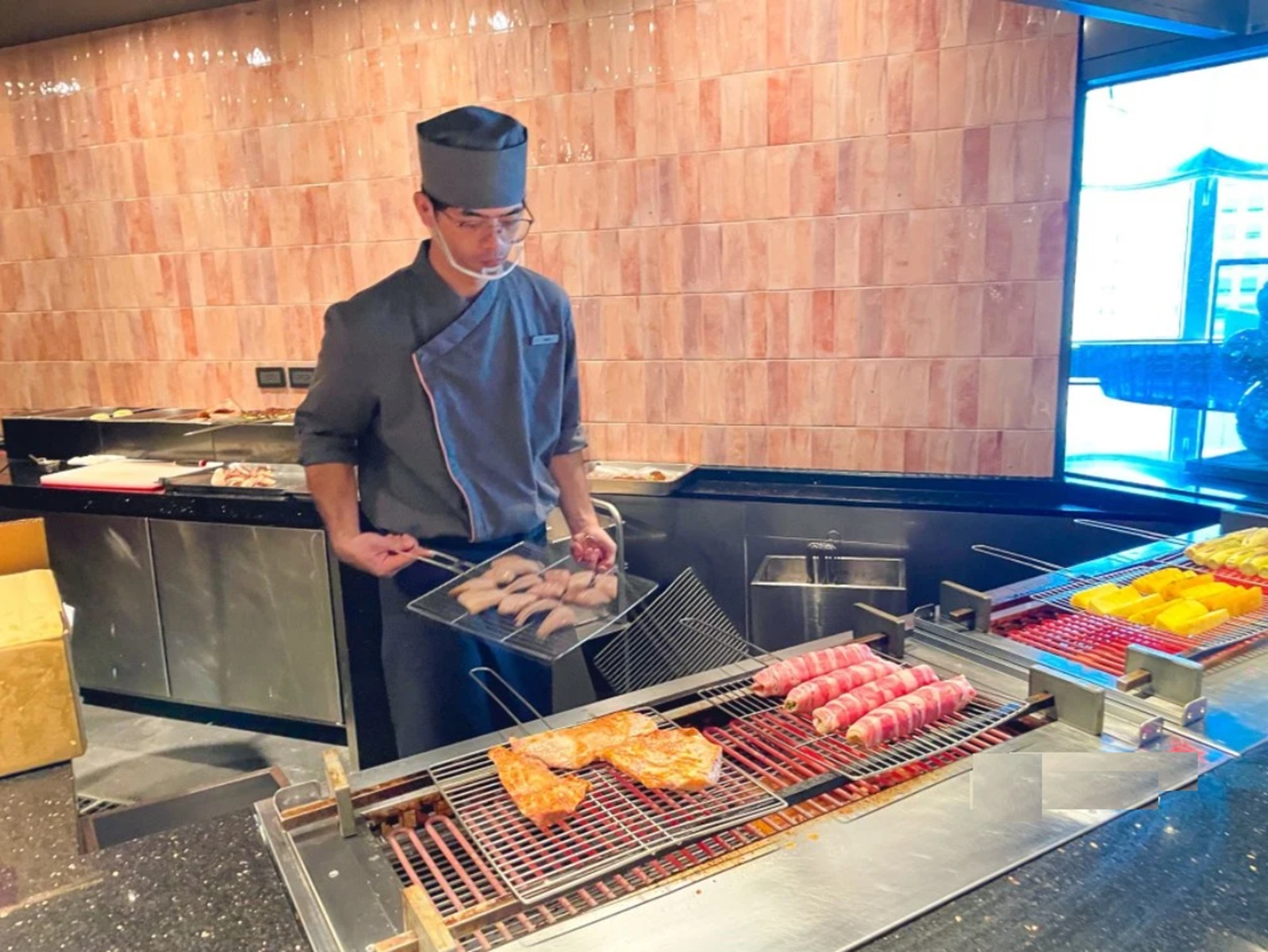 台北【URBAN PARADISE 吃到飽】百貨商圈最頂吃到飽餐廳，信義店訂位技巧給你