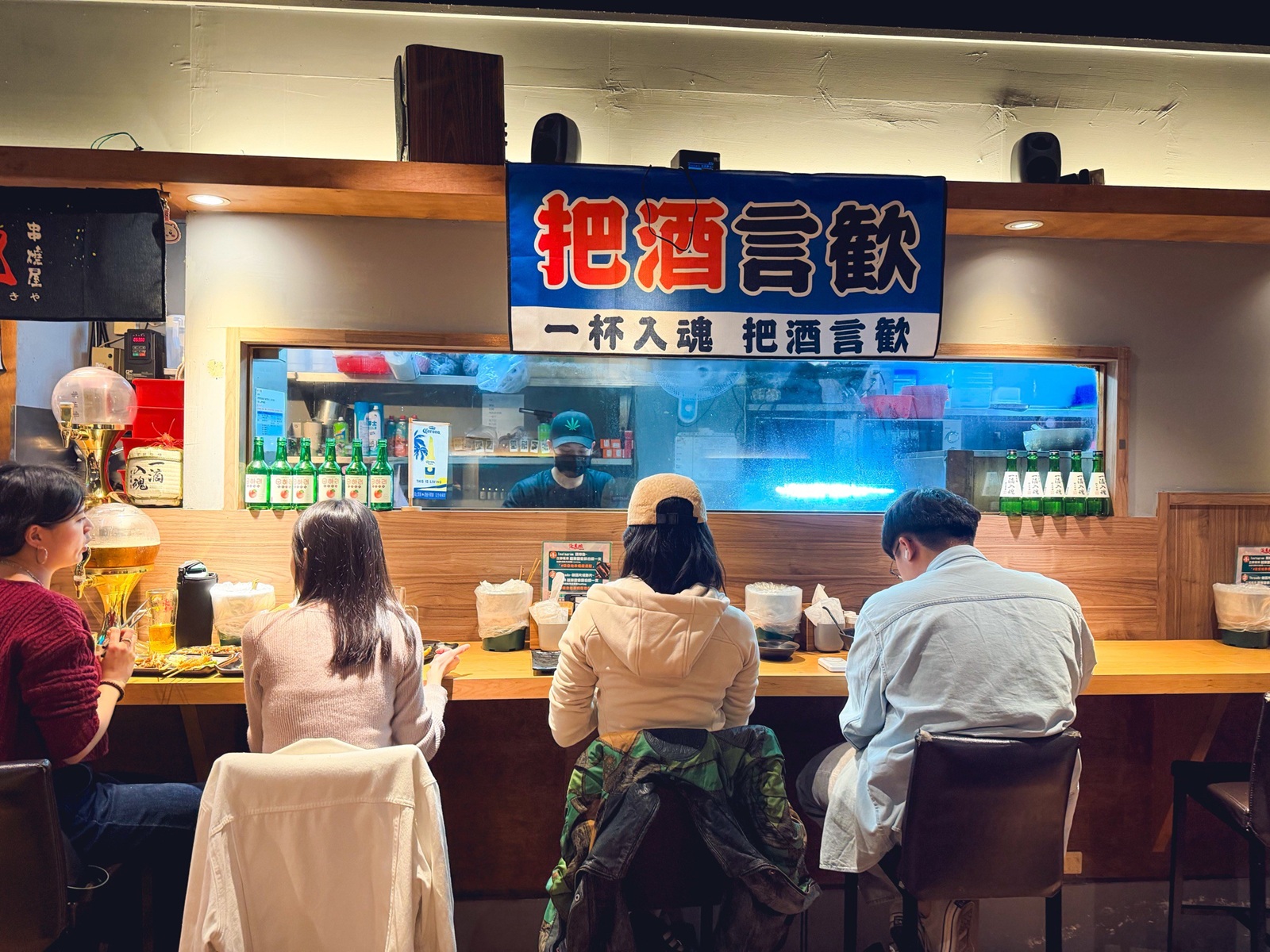 士林最強宵夜！柒息地串燒居酒屋，銅板價秘醬串燒配剝皮辣椒雞湯，必吃推薦！