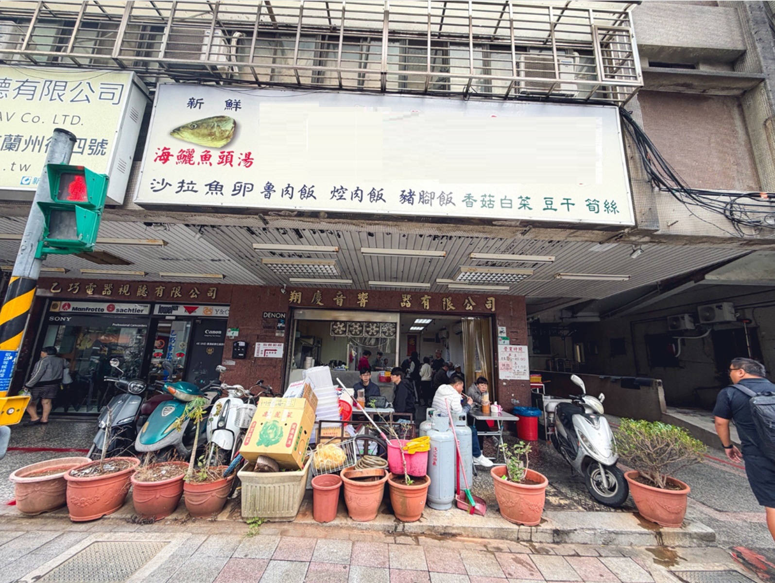 一半人沒喝過，是新鮮魚湯店家，點個一飯一湯就很飽，滷肉飯也是招牌