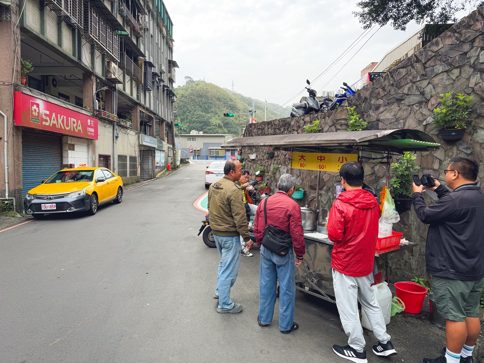 在地人激推！南榮路「許存睿豬灶麵線羹」一天只賣兩小時的超狂排隊神級小吃！