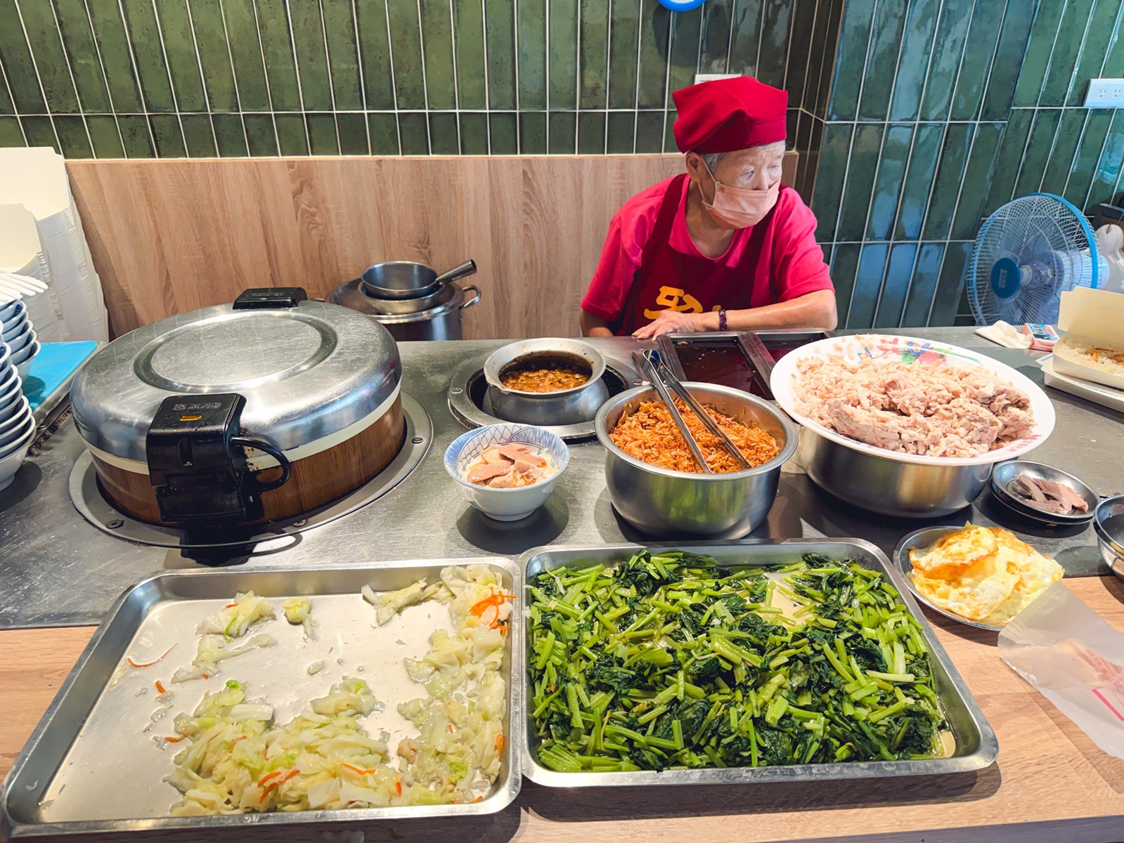 吃過的沒有一半，90歲阿嬤的雞肉飯，點一飯一湯就夠，筍絲也是經典