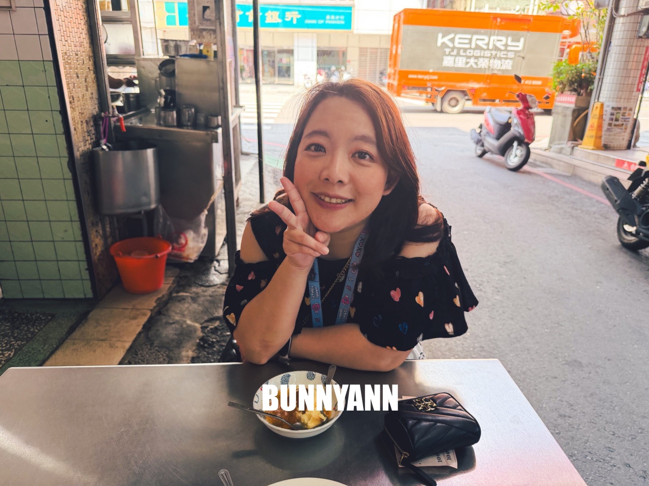 很少人知道這間冰果室，卻是布丁冰店家，蒜汁番茄拼盤也是招牌