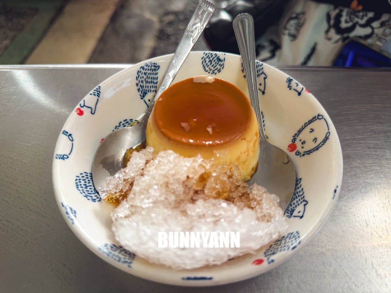 很少人知道這間冰果室，卻是布丁冰店家，蒜汁番茄拼盤也是招牌