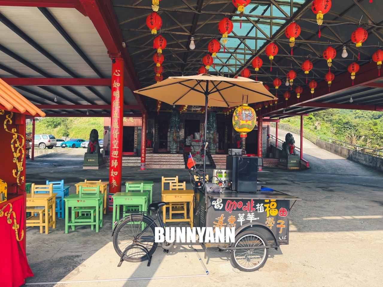 知道俯瞰港區秘境的人不多,就是地標廟宇廣場,喝免費愛心咖啡也是特色 知道俯瞰港區秘境的人不多,就是地標廟宇廣場,喝免費愛心咖啡也是特色