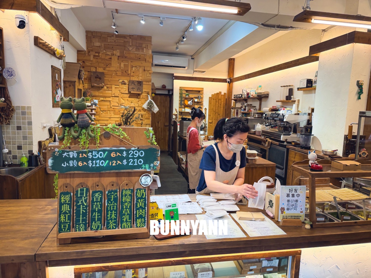 差點要歇業，就是銅鑼燒店家，點個六個才110元，二手童書免費讀是招牌