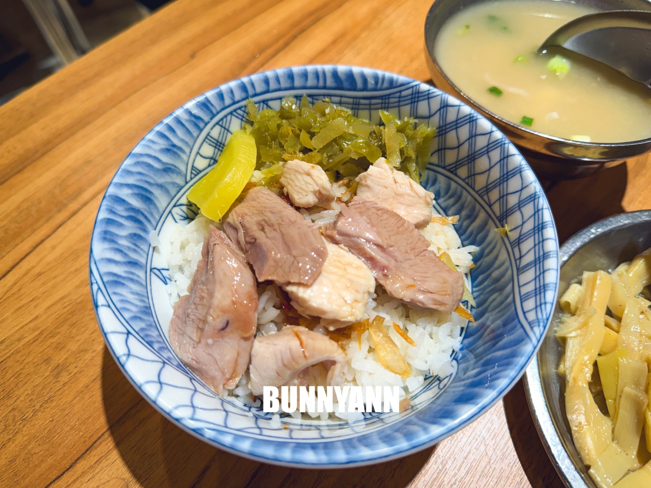 吃過的沒有一半，90歲阿嬤的雞肉飯，點一飯一湯就夠，筍絲也是經典