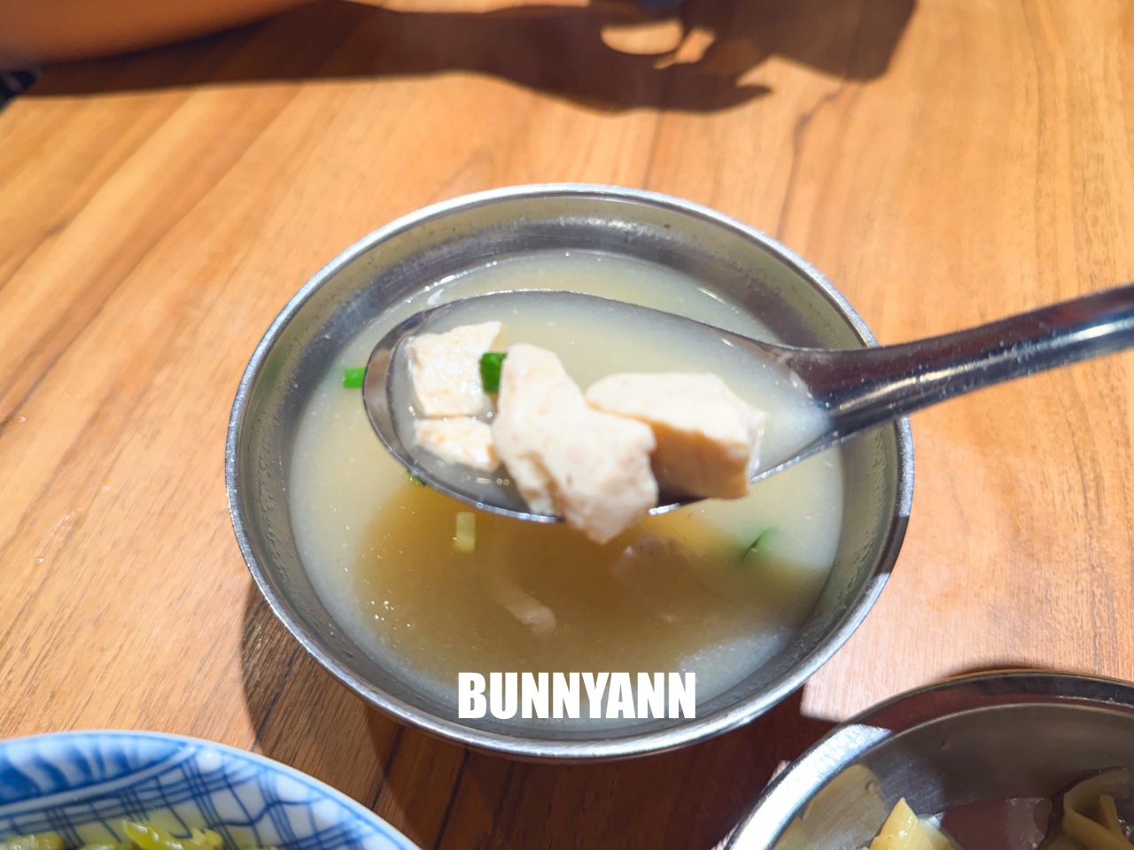 吃過的沒有一半，90歲阿嬤的雞肉飯，點一飯一湯就夠，筍絲也是經典