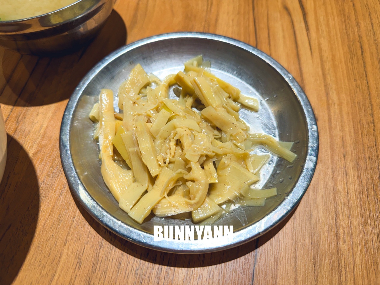 吃過的沒有一半，90歲阿嬤的雞肉飯，點一飯一湯就夠，筍絲也是經典