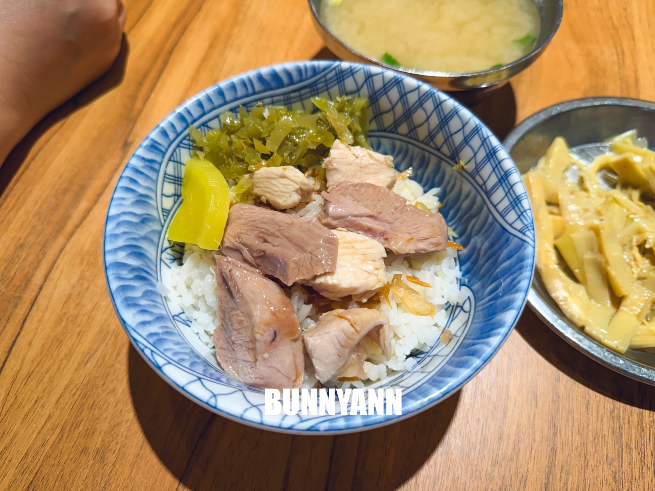 吃過的沒有一半，90歲阿嬤的雞肉飯，點一飯一湯就夠，筍絲也是經典