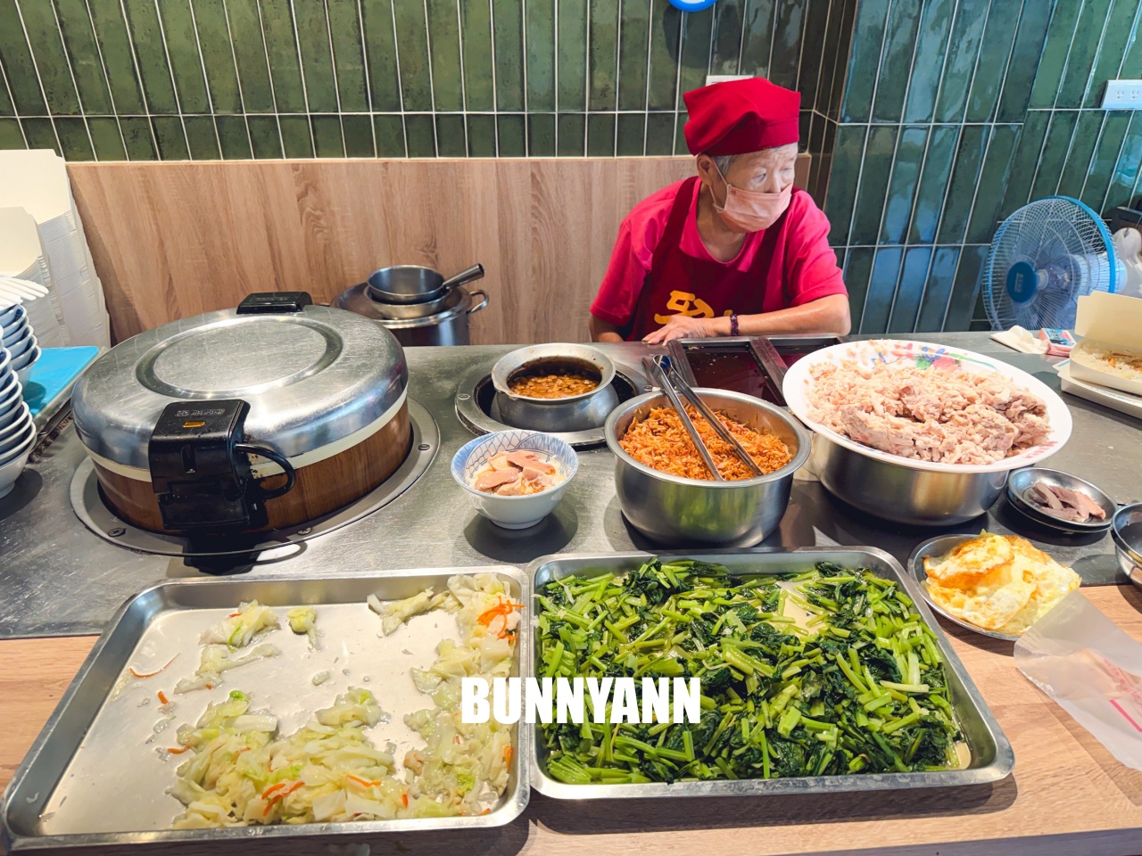 吃過的沒有一半，90歲阿嬤的雞肉飯，點一飯一湯就夠，筍絲也是經典