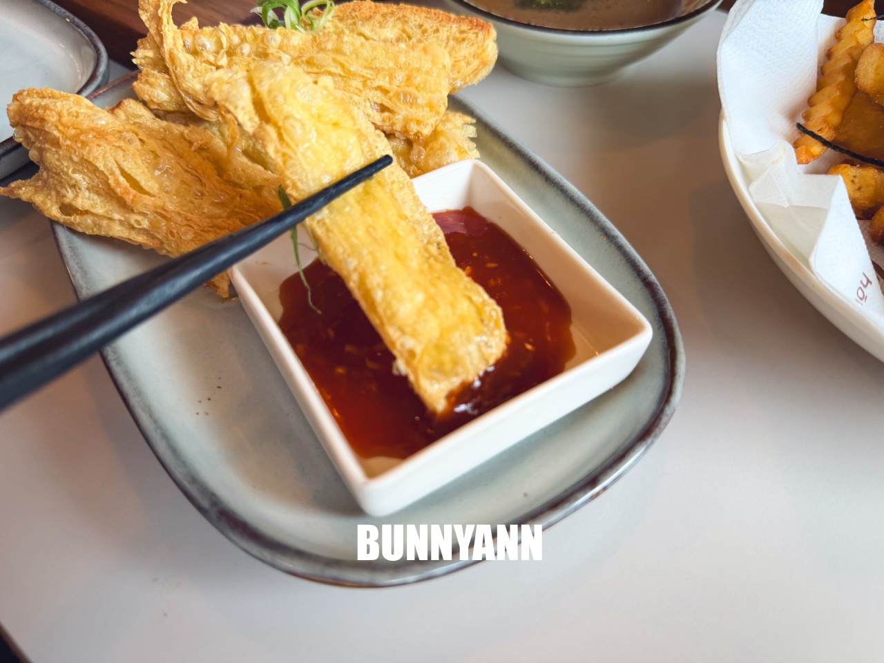 臺中必吃創意美食！咖哩厚台灣茶咖哩香氣逼人，還有超萌兒童餐，全家人都愛！