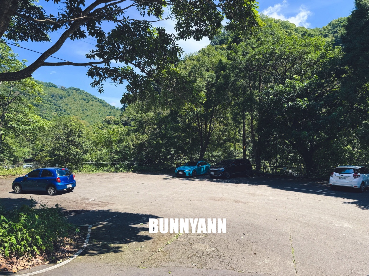 新竹【天然谷溫泉會館】擁有洞窟溫泉與夏天可以來玩的漂漂河