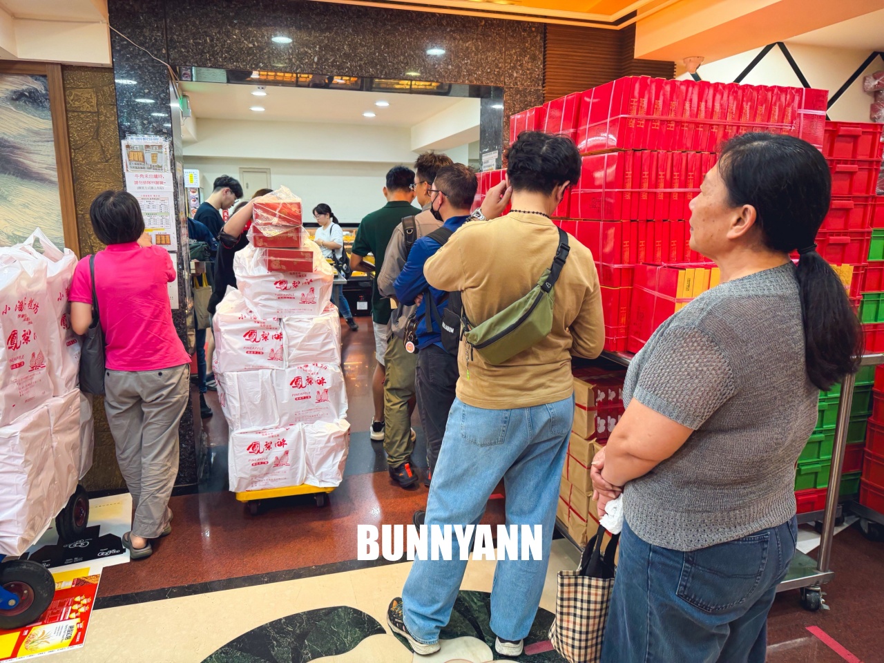 一半的人沒到過，就是鳳梨酥店家，買兩盒就很夠吃，鳳凰酥也是招牌主打