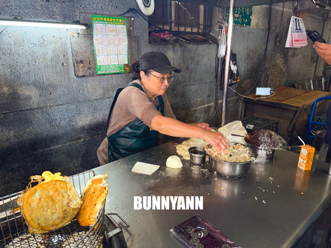 有間蘿蔔絲餅每天排隊,傳承三代又賣很便宜,加蛋金黃酥脆就很好吃 有間蘿蔔絲餅每天排隊,傳承三代又賣很便宜,加蛋金黃酥脆就很好吃