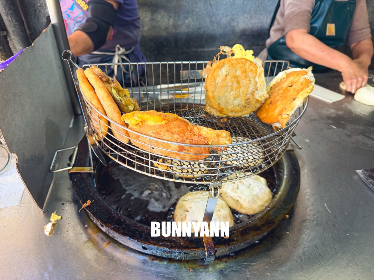 有間蘿蔔絲餅每天排隊,傳承三代又賣很便宜,加蛋金黃酥脆就很好吃 有間蘿蔔絲餅每天排隊,傳承三代又賣很便宜,加蛋金黃酥脆就很好吃