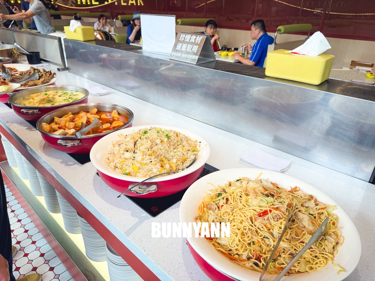 一半人沒吃過！是熱菜吃到飽店家，低消390就能吃超飽，百樣餐點是招牌