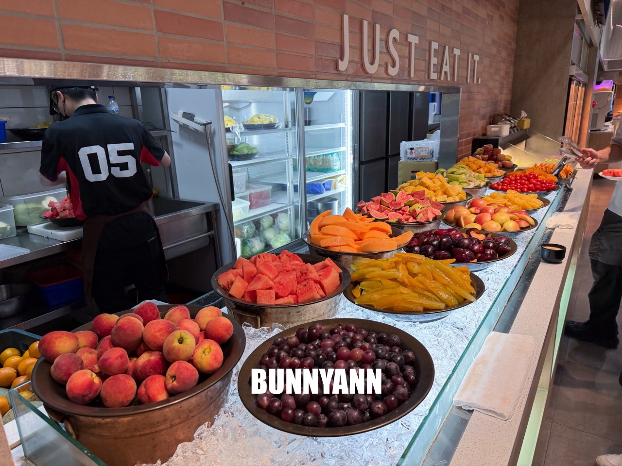 一半人沒吃過！是熱菜吃到飽店家，低消390就能吃超飽，百樣餐點是招牌