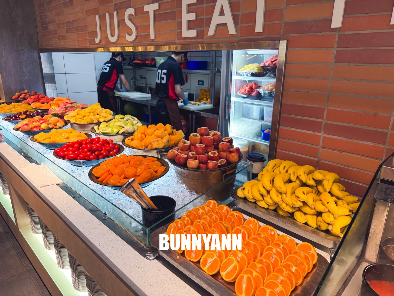 一半人沒吃過！是熱菜吃到飽店家，低消390就能吃超飽，百樣餐點是招牌