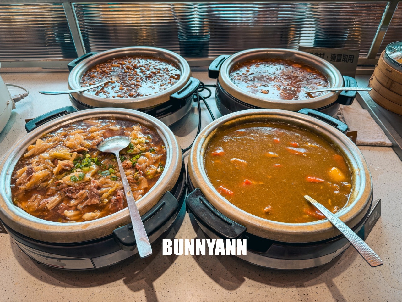 一半人沒吃過！是熱菜吃到飽店家，低消390就能吃超飽，百樣餐點是招牌