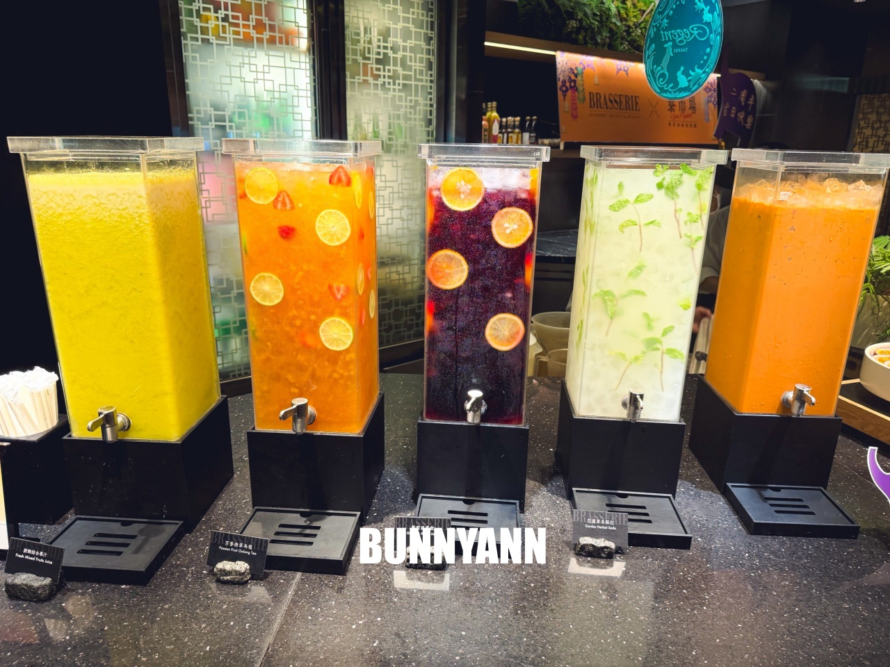 吃過的人不多，是海產自助餐店家，最低消費1180吃超飽，百種餐點是招牌主打