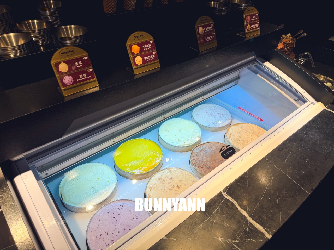 吃過的人不多，是海產自助餐店家，最低消費1180吃超飽，百種餐點是招牌主打