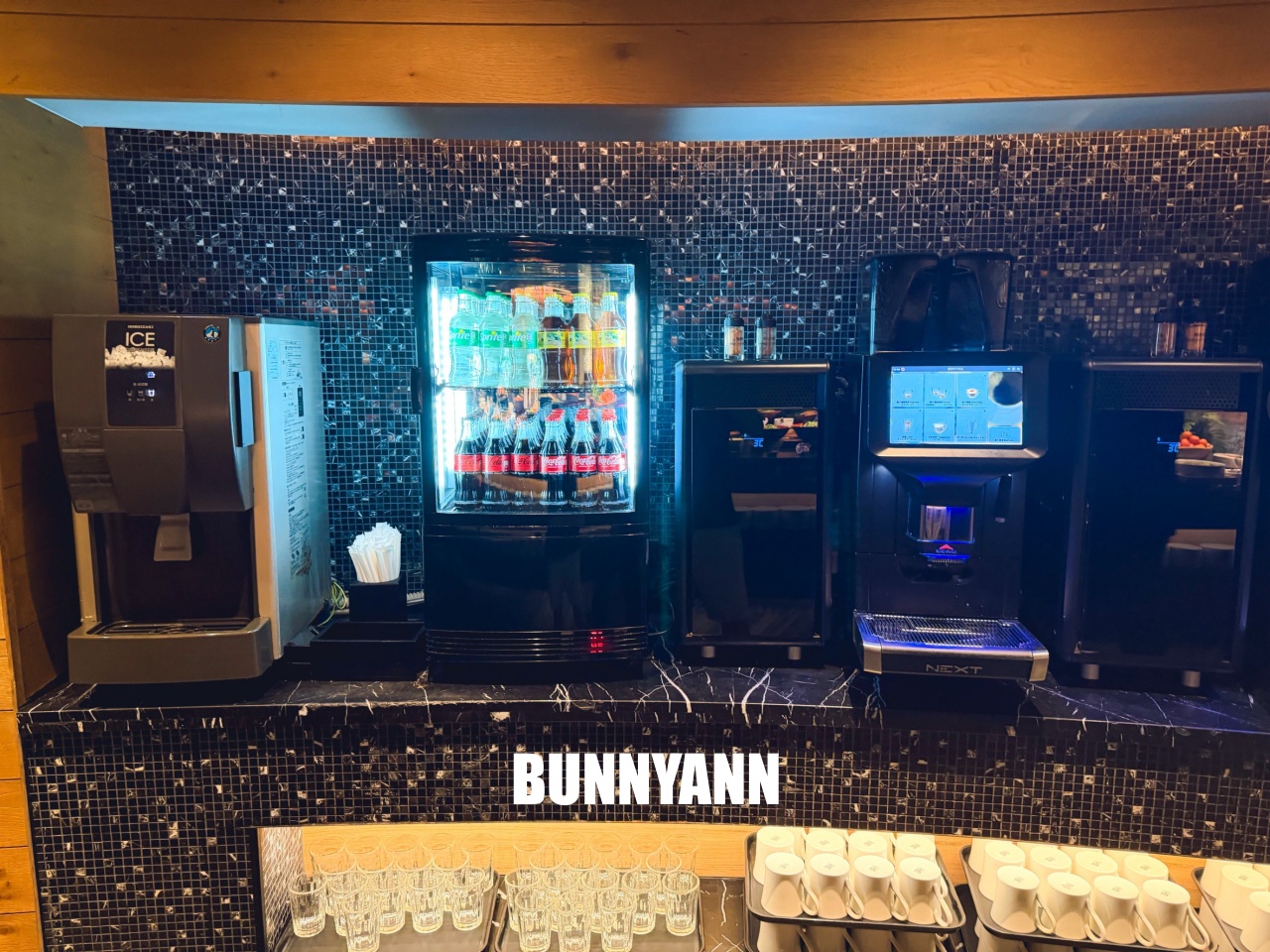 吃過的人不多，是海產自助餐店家，最低消費1180吃超飽，百種餐點是招牌主打