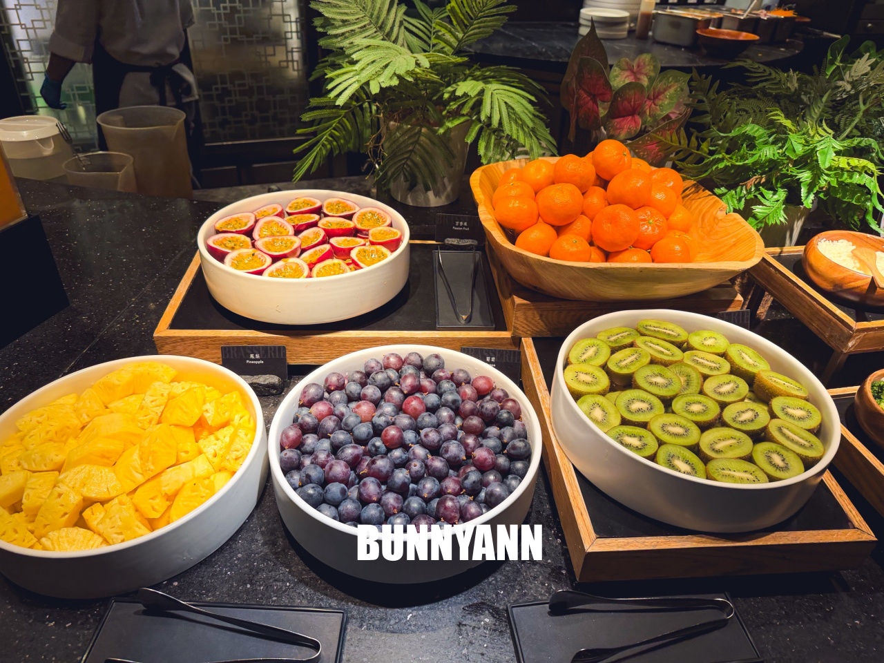 吃過的人不多，是海產自助餐店家，最低消費1180吃超飽，百種餐點是招牌主打